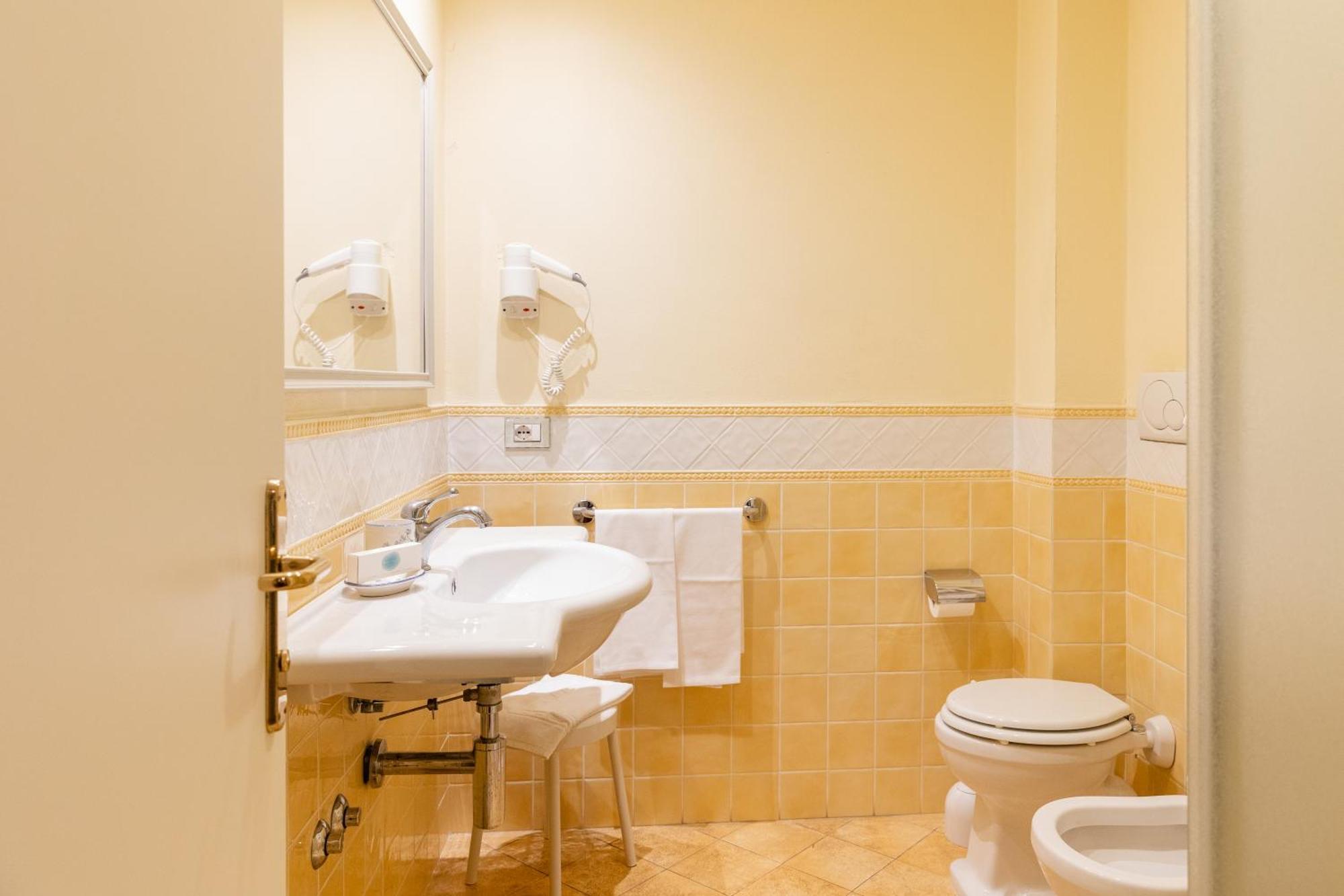 Hotel Tuder Todi Ngoại thất bức ảnh