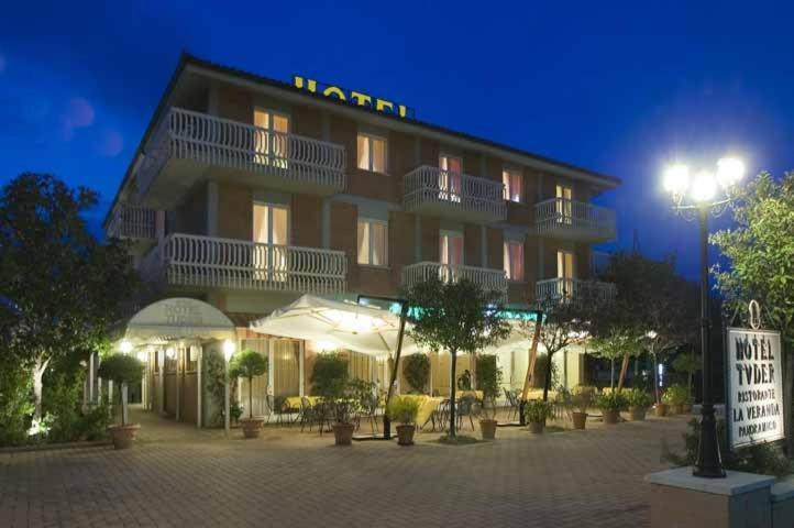 Hotel Tuder Todi Ngoại thất bức ảnh