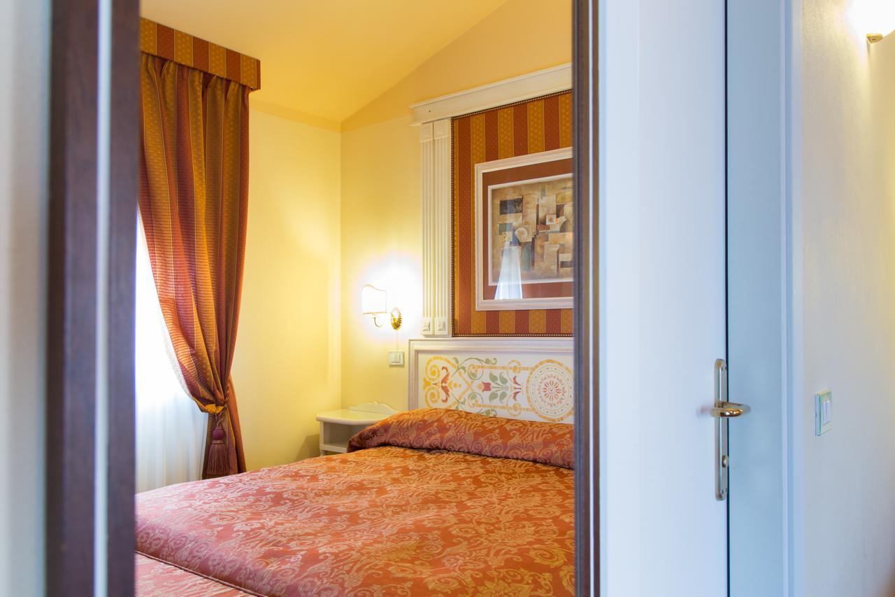 Hotel Tuder Todi Ngoại thất bức ảnh